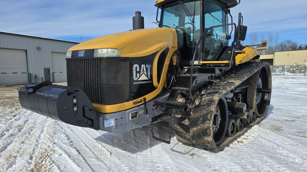 22583 Y 2003 challenger mt855 track tractor