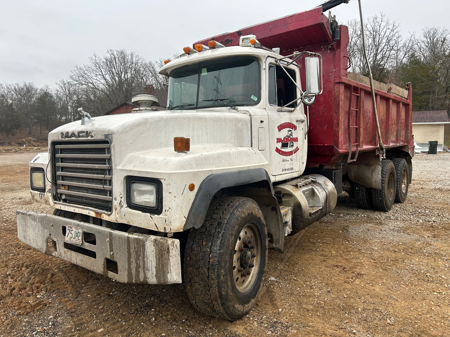2001 Mack RD688S Dump Truck at Sexton Auctioneers auction