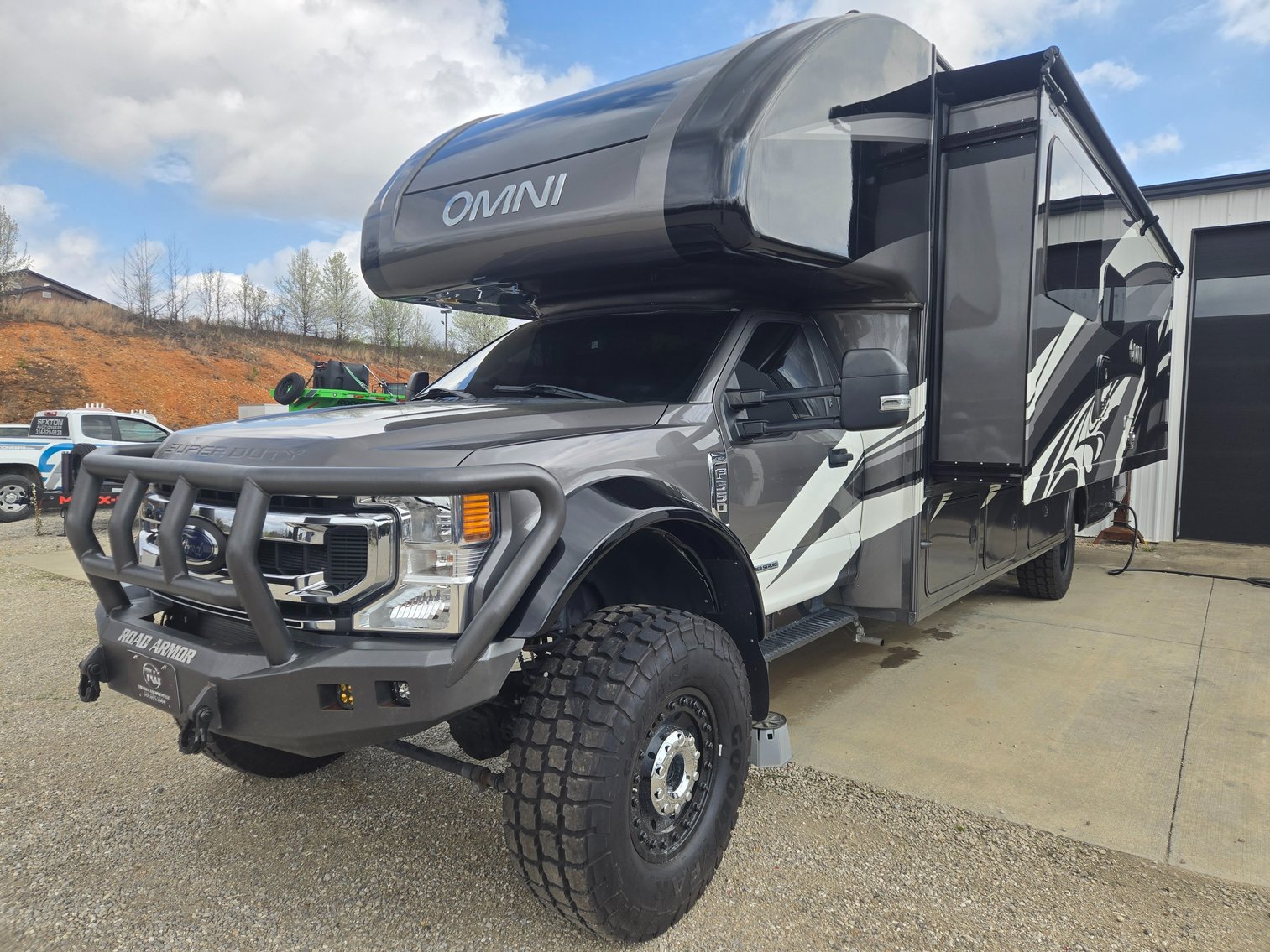 2020 Ford F-550 / 2021 Thor Omni Motorhome at Sexton Auctioneers auction