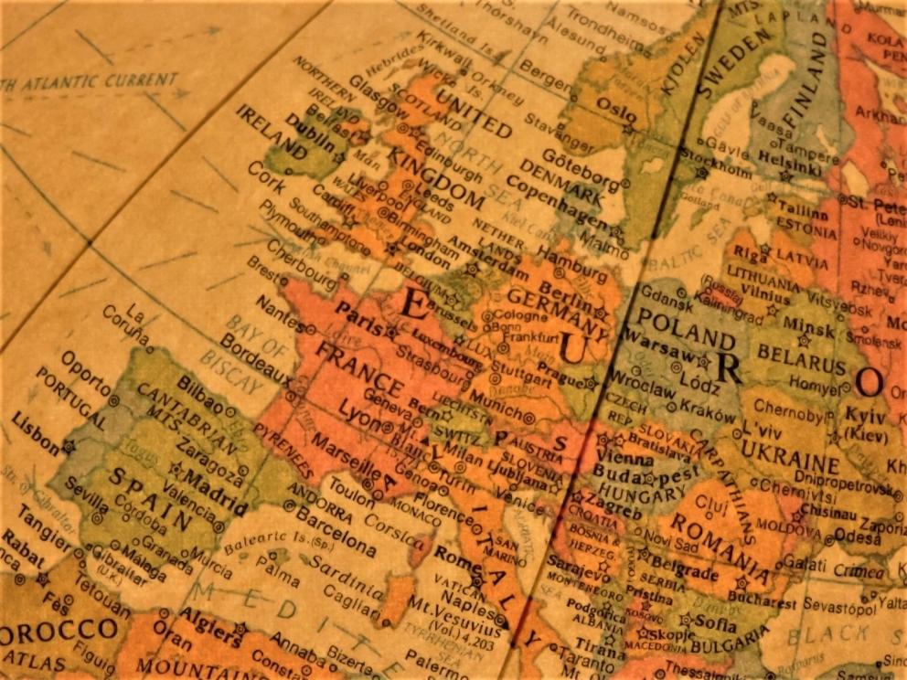 Image for Queen Ann Heirloom Globe by Replogle