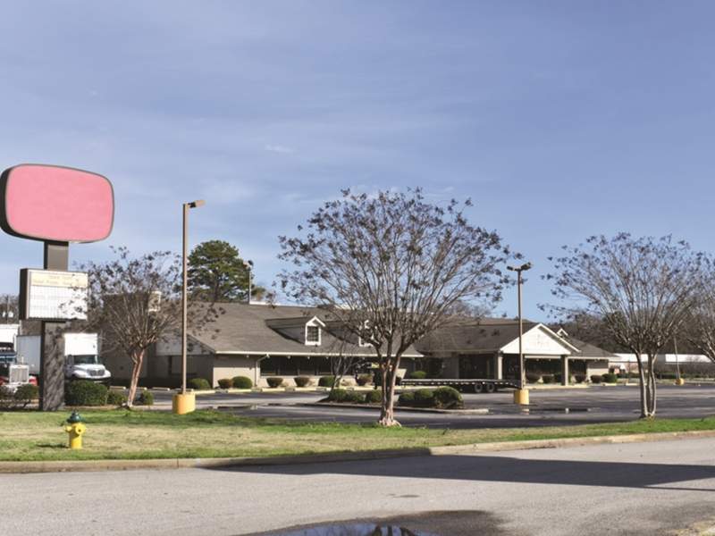 Image for Commercial Restaurant Building on 6.15 Acres