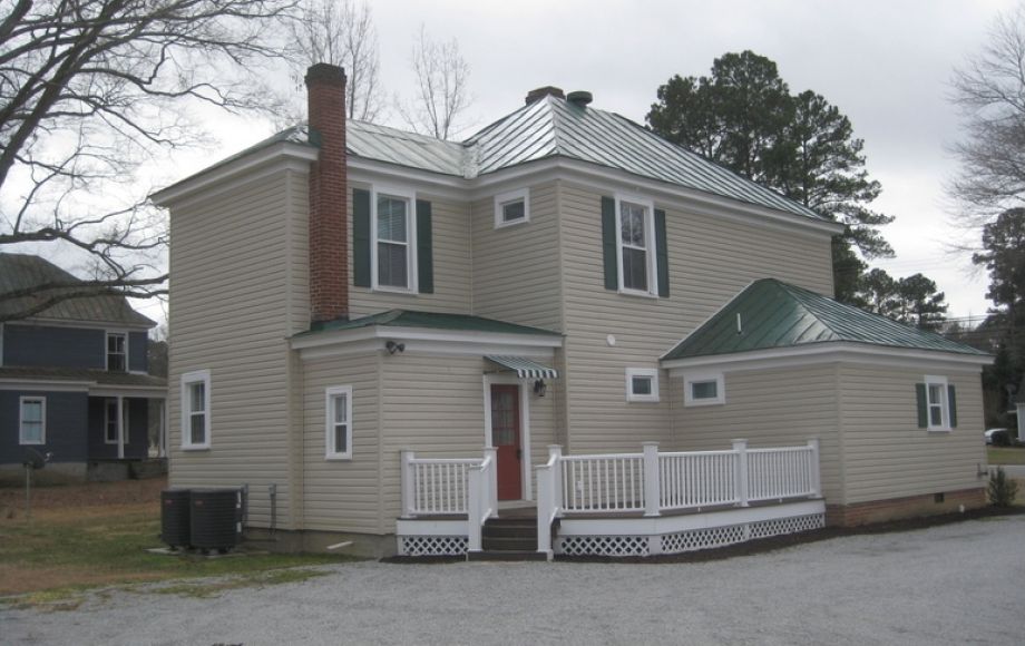 Completely Renovated 4 BR/2.5 BA Home Located in the Historic District