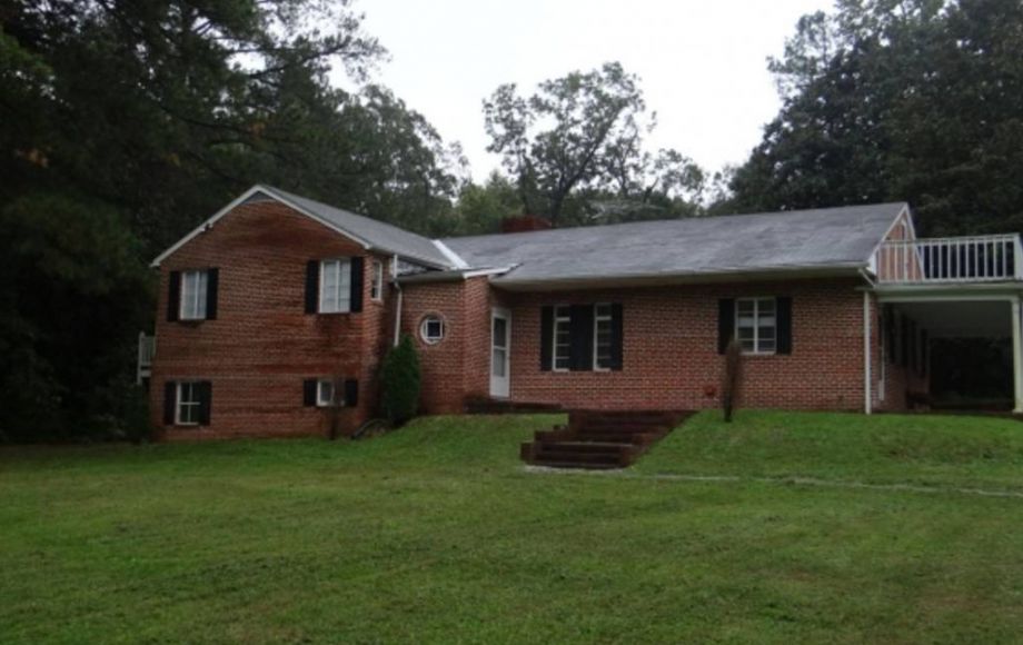 ONLINE ONLY AUCTION3 BR/3 BA HOME on 1.5 ACRES in EMPORIA, VA