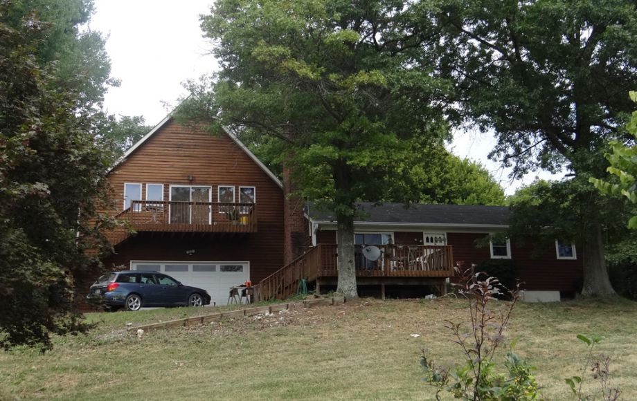 2 BR/1 BA HOME w/POND & GARAGE APARTMENT ON 14+ ACRES in LOUDOUN COUNTY, VA