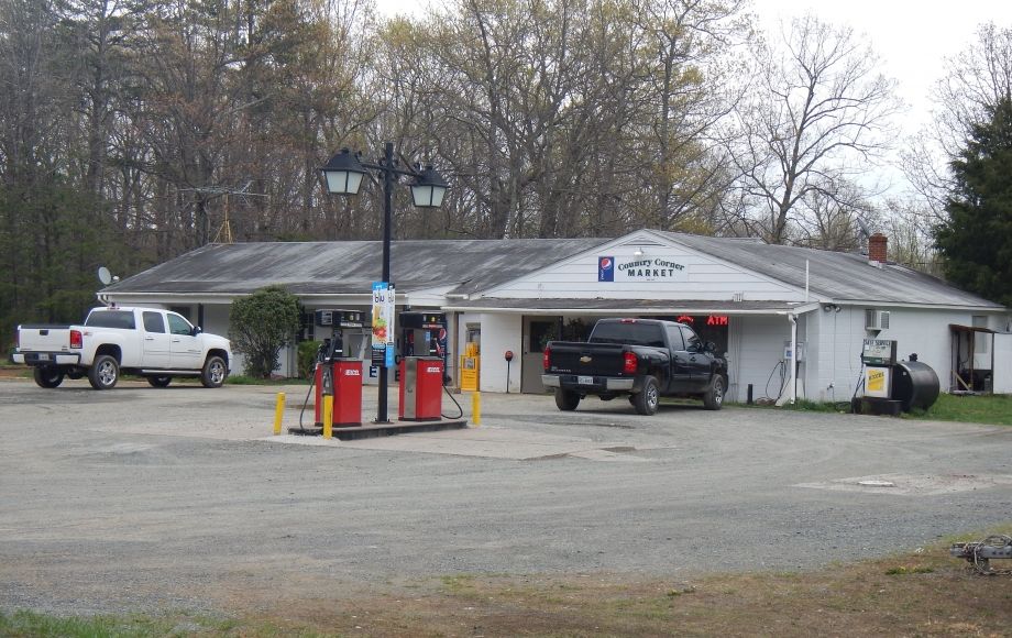 COUNTRY CORNER MARKET on 1.65 ACRES w/RESIDENCE TO BE SOLD to the
