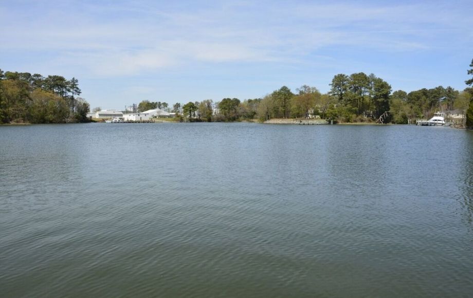 3 BR/1.5 BA WATERFRONT HOME on 1.6+/ ACRES in REEDVILLE, VA