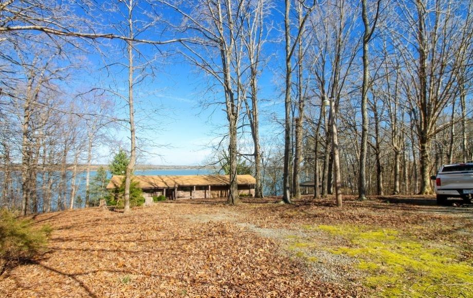 3 BR/4 BA Buggs Island Lake/Kerr Lake Front Home on 3+ Acres—SELLS to