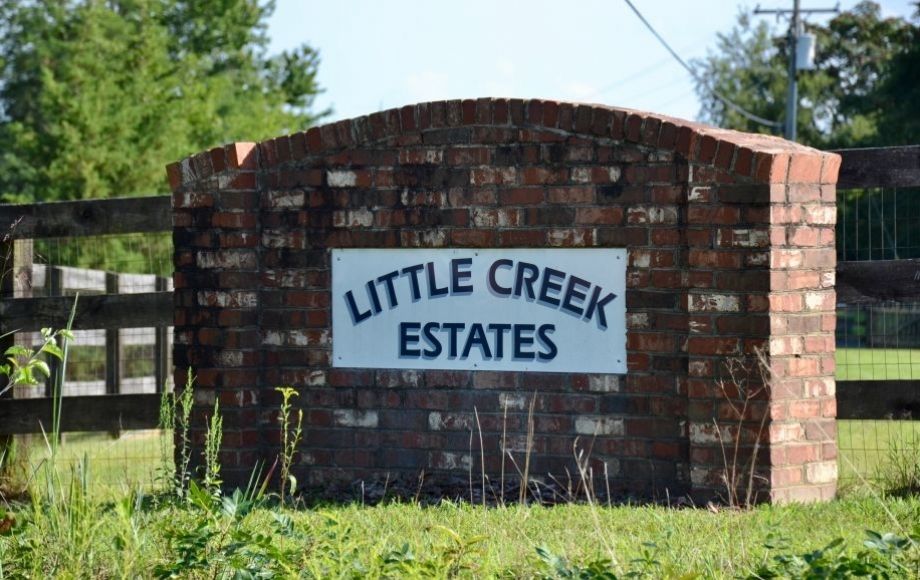 5 BR/3 BA home on 1.27 +/ acres in Little Creek EstatesSouth
